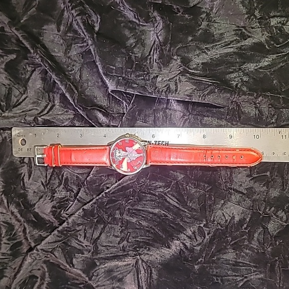 0352. Vintage ~ Betty Boop In RED ~ Wrist Watch w/ New battery ~ Works great 👍 - Picture 8 of 8